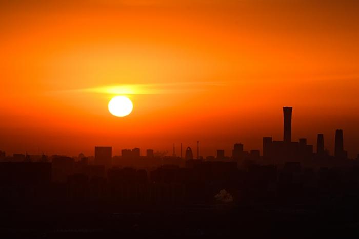 新年日出來啦！迎接2025年的第一縷陽光